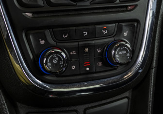 Подержанный автомобиль Opel Mokka 2013 года (15 фото)