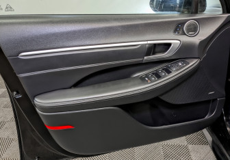 Подержанный автомобиль Hyundai Sonata 2022 года (19 фото)