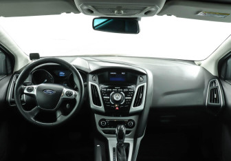 Подержанный автомобиль Ford Focus Hatchback 2013 года (8 фото)
