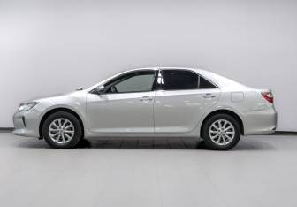 Подержанный автомобиль Toyota Camry Sedan 2016 года (8 фото)
