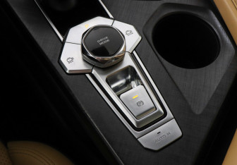 Подержанный автомобиль Changan UNI-V 2023 года (17 фото)