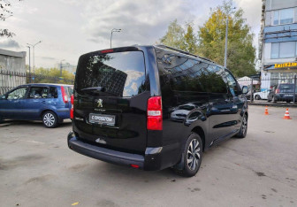 Подержанный автомобиль Peugeot Traveller 2019 года (8 фото)