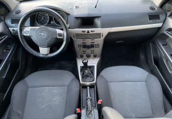 Подержанный автомобиль Opel Astra Wagon 2007 года (10 фото)
