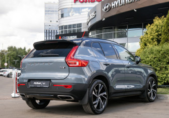 Подержанный автомобиль Volvo XC40 2019 года (4 фото)