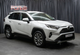 Подержанный автомобиль Toyota RAV4 2020 года (3 фото)