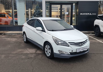 Подержанный автомобиль Hyundai Solaris Hatchback 2014 года (3 фото)