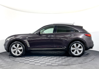 Подержанный автомобиль Infiniti FX 2009 года (8 фото)
