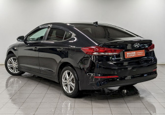 Подержанный автомобиль Hyundai Elantra Sedan 2017 года (7 фото)