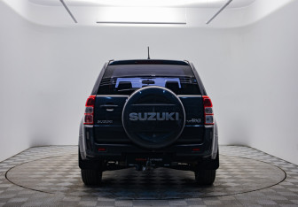 Подержанный автомобиль Suzuki Grand Vitara 2011 года (6 фото)