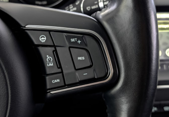 Подержанный автомобиль Jaguar E-Pace 2018 года (28 фото)