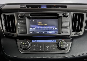 Подержанный автомобиль Toyota RAV4 2014 года (17 фото)
