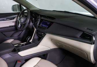 Подержанный автомобиль Cadillac XT5 2020 года (11 фото)