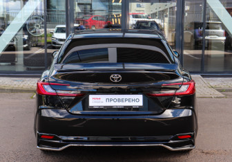 Подержанный автомобиль Toyota Camry Sedan 2025 года (5 фото)