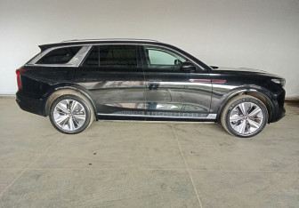 Подержанный автомобиль Hongqi E-HS9 2021 года (7 фото)