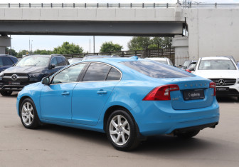 Подержанный автомобиль Volvo S60 2014 года (7 фото)