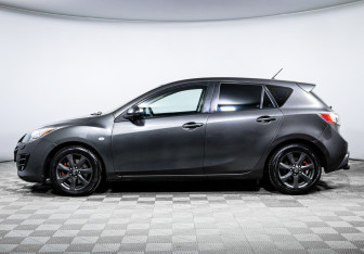 Подержанный автомобиль Mazda 3 Hatchback 2009 года (8 фото)
