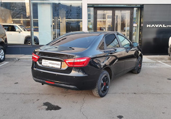 Подержанный автомобиль LADA (ВАЗ) Vesta Sedan 2017 года (5 фото)