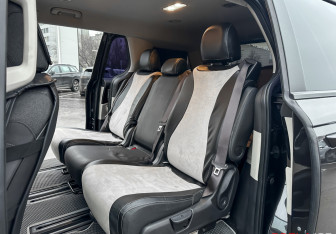 Подержанный автомобиль Kia Carnival 2021 года (10 фото)