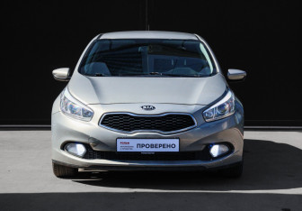 Подержанный автомобиль Kia Ceed Hatchback 2015 года (2 фото)