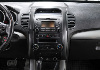 Подержанный автомобиль Kia Sorento 2012 года (15 фото)