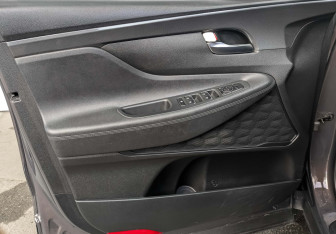 Подержанный автомобиль Hyundai Santa Fe 2021 года (18 фото)