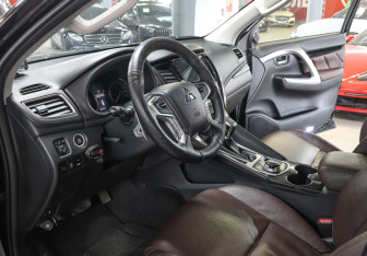 Подержанный автомобиль Mitsubishi Pajero Sport 2018 года (6 фото)