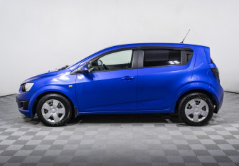 Подержанный автомобиль Chevrolet Aveo Hatchback 2013 года (8 фото)