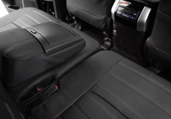 Подержанный автомобиль Toyota Land Cruiser Prado 2020 года (34 фото)