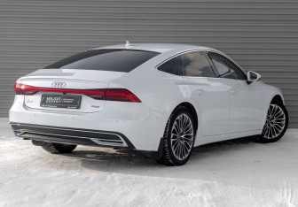 Подержанный автомобиль Audi A7 2022 года (5 фото)