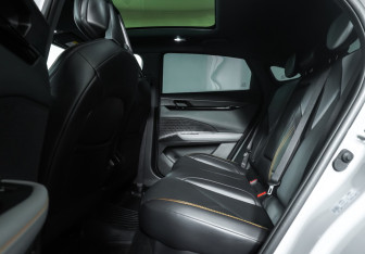 Подержанный автомобиль Changan UNI-V 2023 года (12 фото)