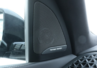 Подержанный автомобиль BMW X5 2025 года (21 фото)