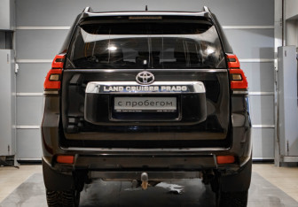 Подержанный автомобиль Toyota Land Cruiser Prado 2020 года (5 фото)