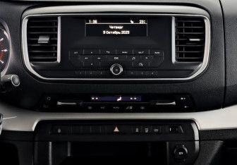 Подержанный автомобиль Peugeot Traveller 2021 года (16 фото)