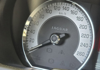 Подержанный автомобиль Jaguar XF Sedan 2009 года (18 фото)