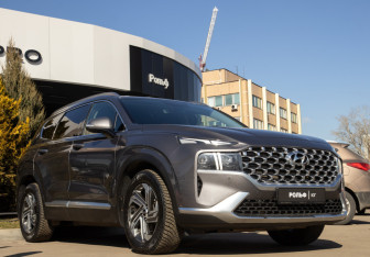 Подержанный автомобиль Hyundai Santa Fe 2021 года (2 фото)