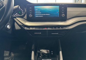 Подержанный автомобиль Skoda Octavia Liftback 2020 года (14 фото)