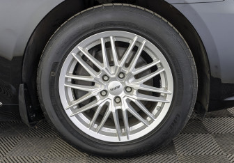 Подержанный автомобиль Genesis G70 2018 года (12 фото)