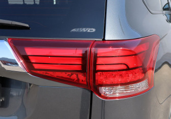 Подержанный автомобиль Mitsubishi Outlander 2015 года (23 фото)