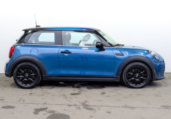 Подержанный автомобиль MINI Hatch 2021 года (4 фото)