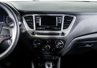 Подержанный автомобиль Hyundai Solaris Sedan 2021 года (11 фото)