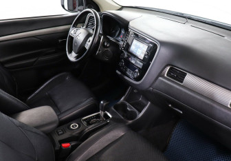 Подержанный автомобиль Mitsubishi Outlander 2013 года (8 фото)