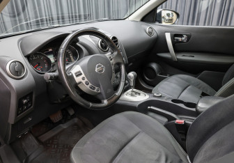 Подержанный автомобиль Nissan Qashqai+2 2010 года (17 фото)