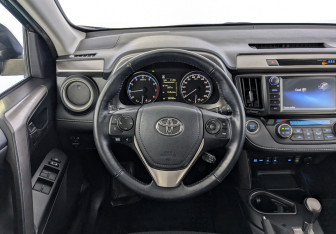 Подержанный автомобиль Toyota RAV4 2018 года (21 фото)