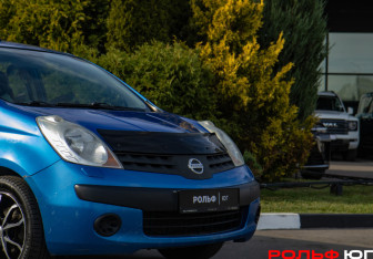 Подержанный автомобиль Nissan Note 2007 года (15 фото)