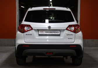 Подержанный автомобиль Suzuki Vitara 2017 года (6 фото)