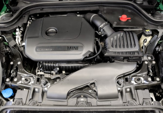 Подержанный автомобиль MINI Hatch 2021 года (10 фото)