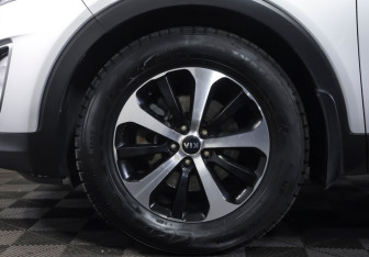Подержанный автомобиль Kia Sorento 2016 года (22 фото)