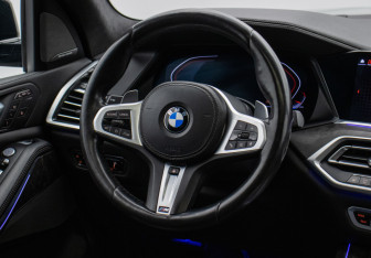Подержанный автомобиль BMW X7 2020 года (15 фото)