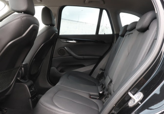 Подержанный автомобиль BMW X1 2020 года (10 фото)
