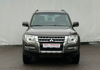 Подержанный автомобиль Mitsubishi Pajero 2015 года (2 фото)